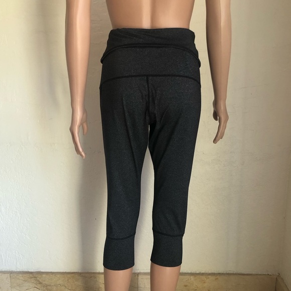 Zumba Fitness Marvelous Women’s Size M Grey Capri Leggings Pants High-Waisted - Picture 4 of 16